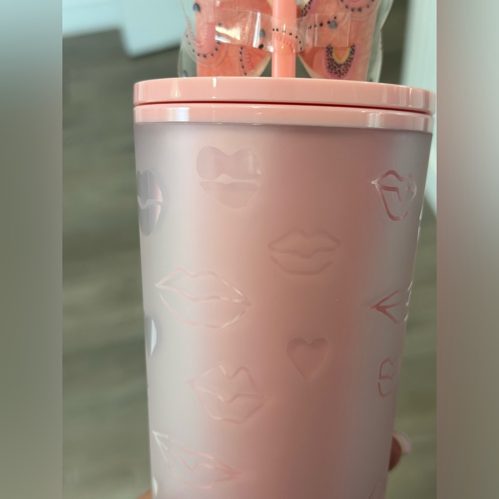 💖 Starbucks valentine 2021 pink and red lip 👄 soft touch tumbler - Picture 3 of 8